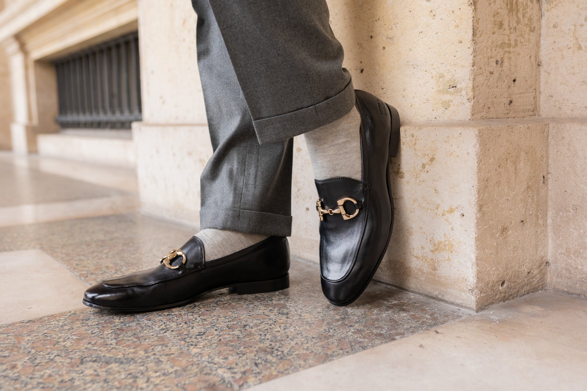 wijk Pastoor annuleren Loafers en sokken voor heren: hoe draag je dit duo in stijl? – Melvin &  Hamilton