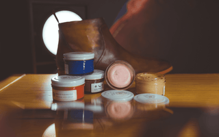 6 manieren om je schoenen langer mee te laten gaan