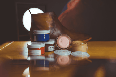 6 manieren om je schoenen langer mee te laten gaan