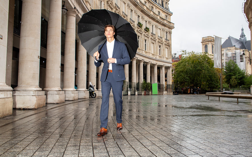 Een pak dragen met een leren riem - Melvin & Hamilton